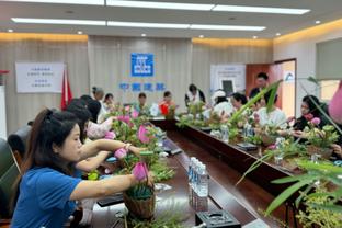 媒体人谈戴伟浚受伤：很遗憾黄牌都不够 不是根据受伤程度决定判罚